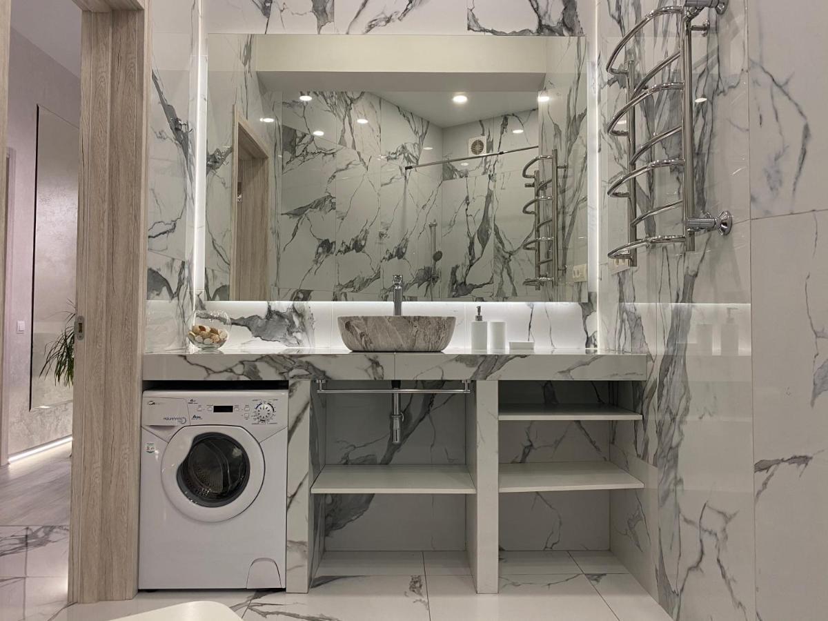חארקיב Panorama Luxury Apartment In The House With A Spire, A Historical Building In The City Centre מראה חיצוני תמונה