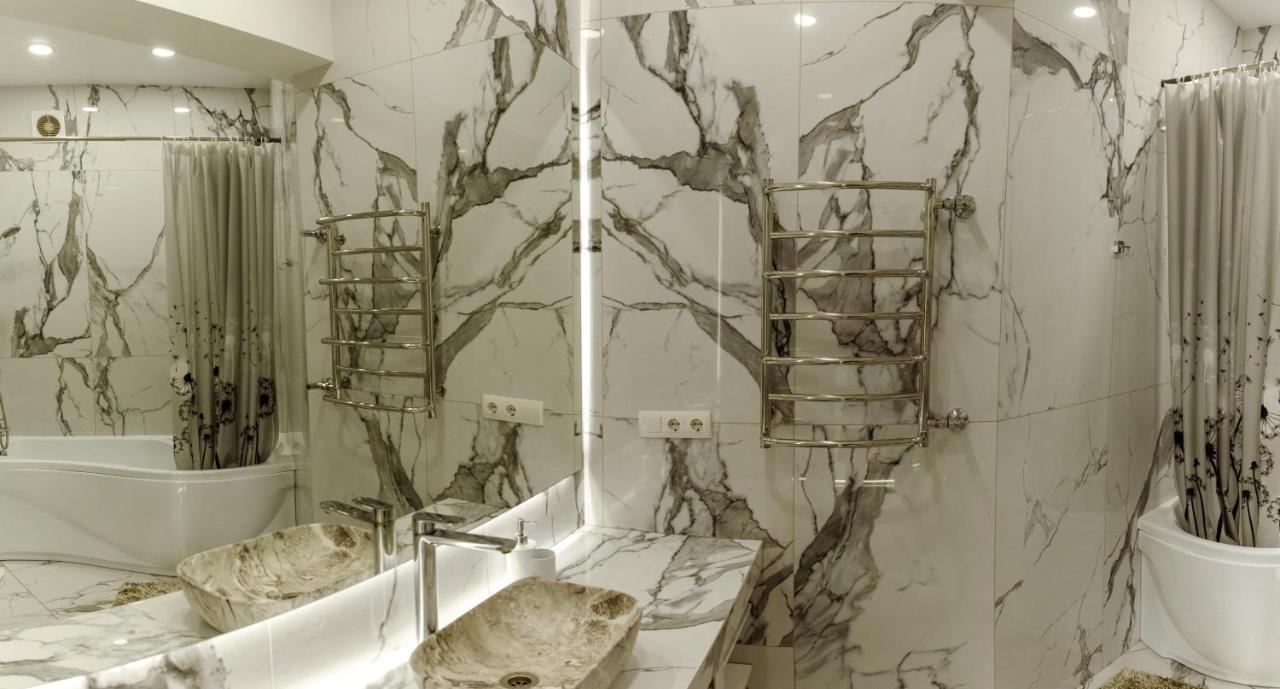חארקיב Panorama Luxury Apartment In The House With A Spire, A Historical Building In The City Centre מראה חיצוני תמונה